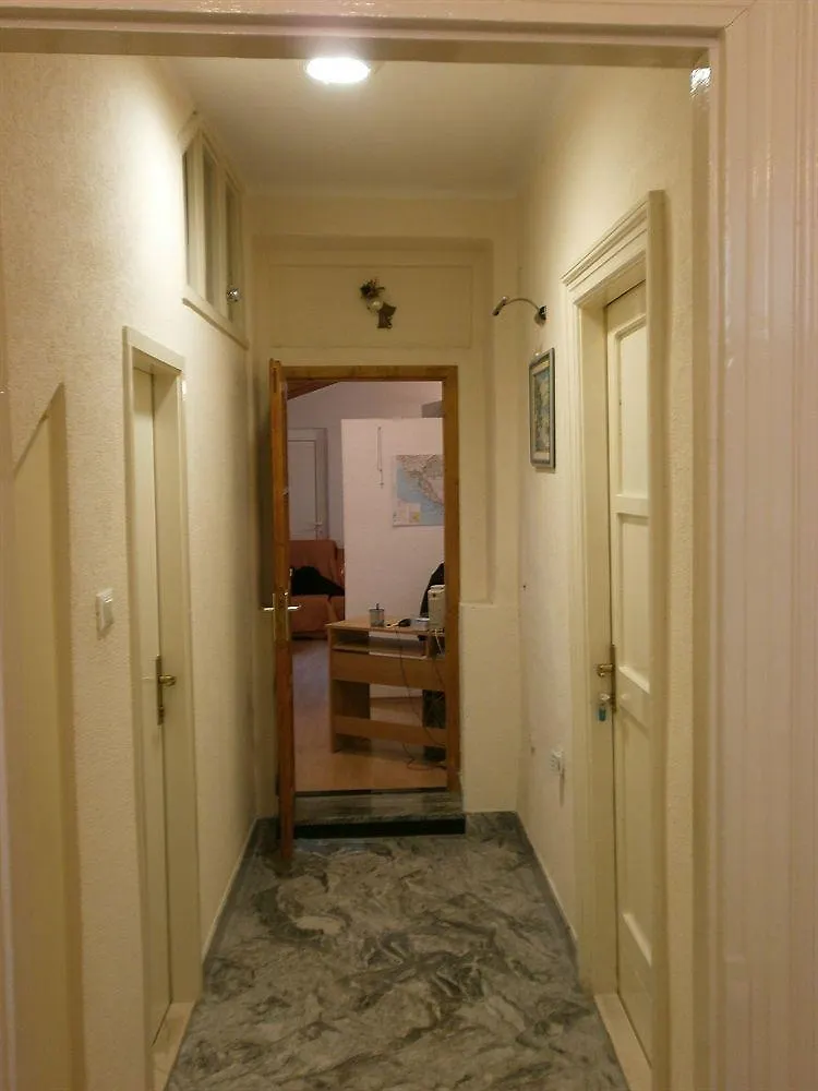 Kuzma Rooms Split